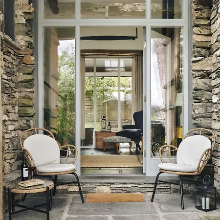 Jackson's Barn - Ridgestone